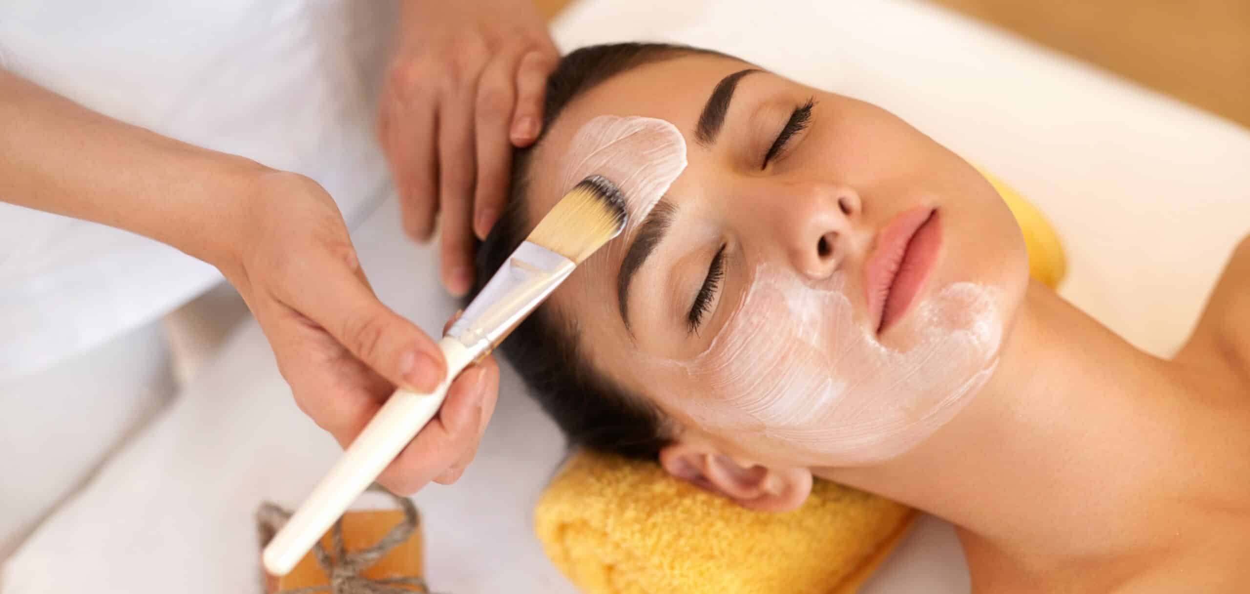 Le peeling est-il efficace contre l’acné ? | Centre Laserio | Paris 8