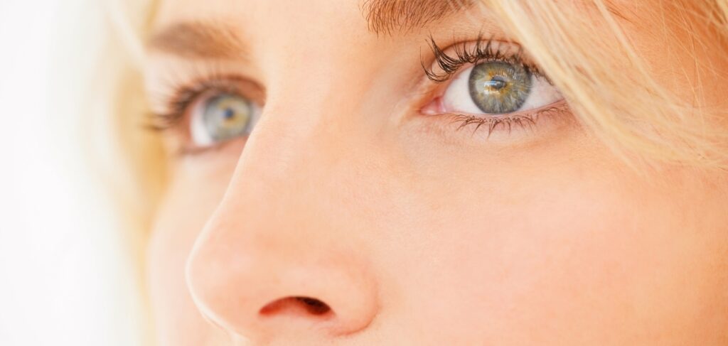 Comment corriger une bosse sur le nez sans chirurgie ? | Centre Laserio | Paris 8