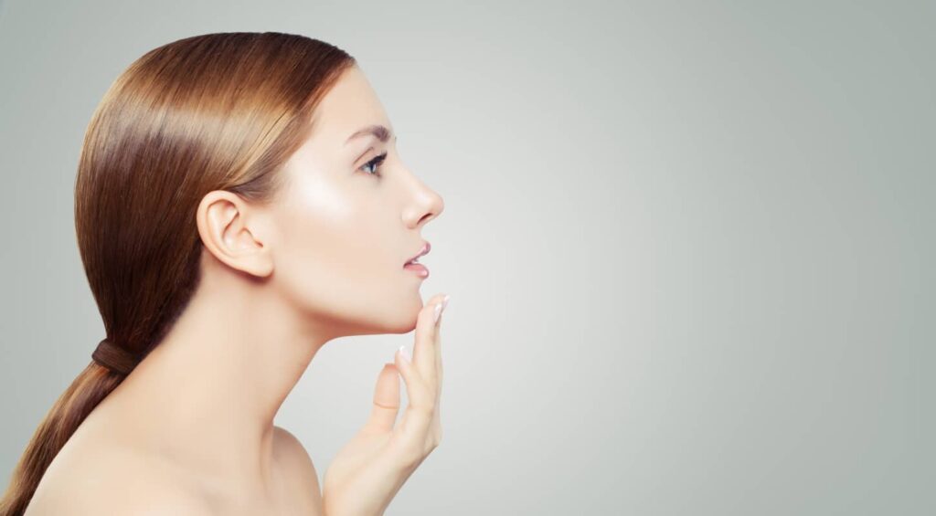 Peut-on modifier la forme d’un menton fuyant sans chirurgie ? | Centre Laserio | Paris 8