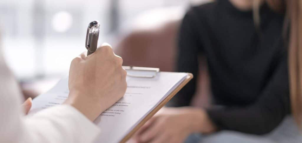 Injections d’acide hyaluronique : 5 questions à poser pendant la première consultation | Centre Laserio | Paris 8