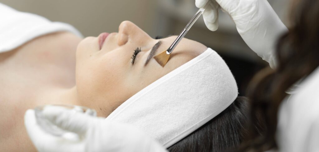 Comment bien se préparer avant un peeling du visage ? | Centre Laserio | Paris 8